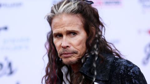 Ícone do rock, cantor do Aerosmith é acusado de agressão sexual e coerção de aborto