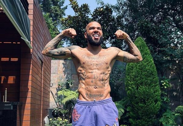 Tatuagem na cintura foi motivo de contradição em depoimento de Daniel Alves, diz jornal