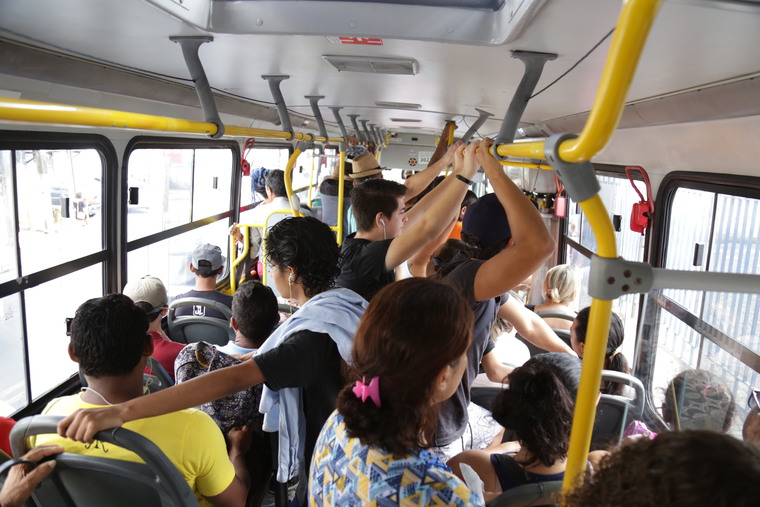 Transporte público é o “vilão” para transmissão da Ômicron, afirma SBCC