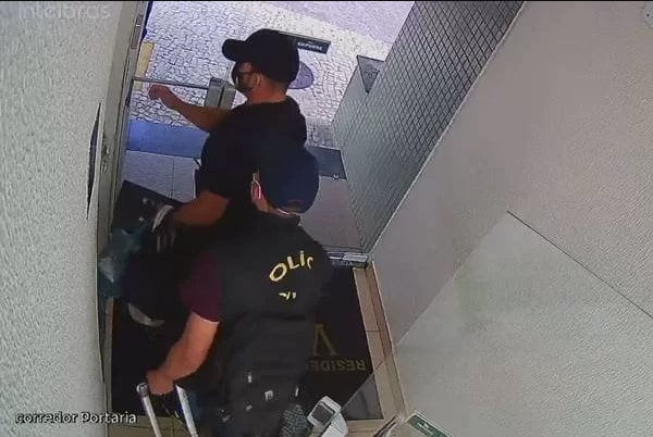 Integrante do 'Comboio do Cão' se vestiu de policial para furtar apartamento