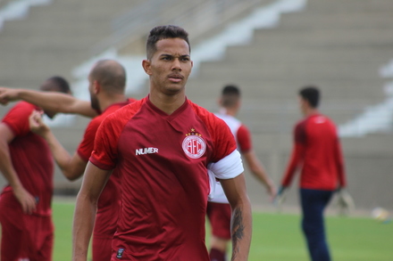 Juninho, volante do América, foi o melhor da partida