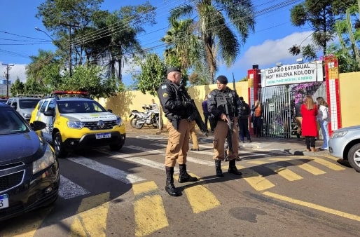 Ex-aluno invade escola, mata estudante a tiros e deixa jovem baleado na cabeça