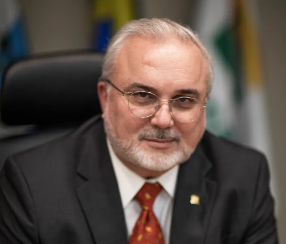 Jean Paul promete que Petrobras vai aplicar preços menores sem ignorar mercado