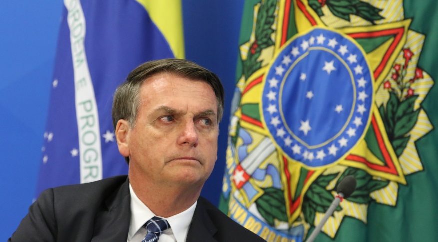 Bolsonaro libera voos internacionais na classe executiva para ministros