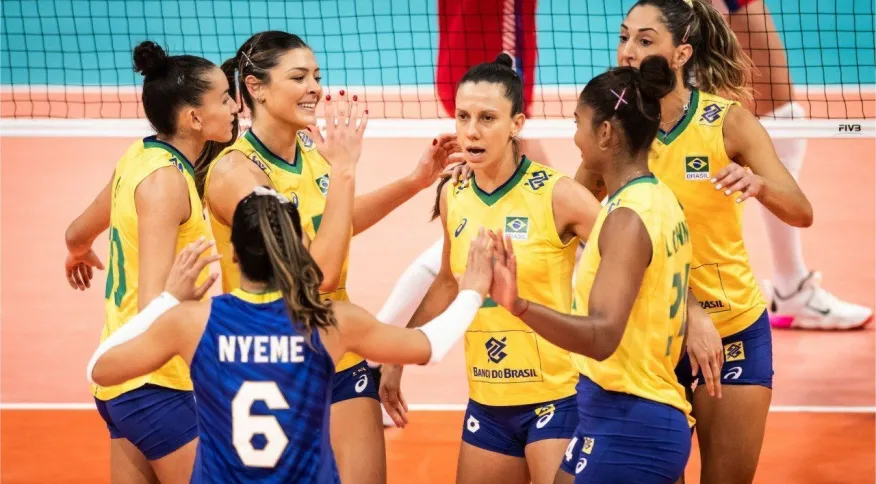 Brasil perde para Sérvia e fica com prata no Mundial Feminino de Voleibol