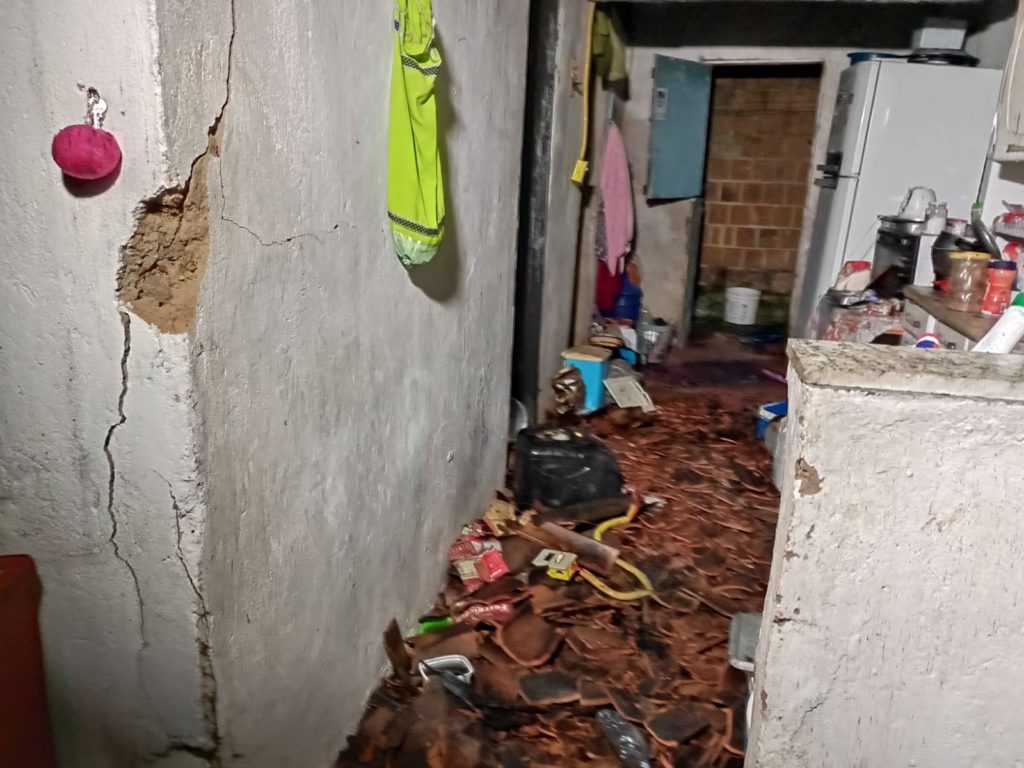 Casa é destruída por incêndio na zona Oeste de Natal