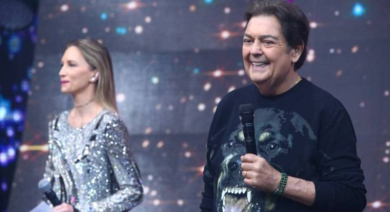 Faustão testa positivo e se afasta das gravações na Band