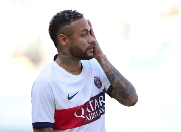 Neymar dá ultimato e diz que só fica no PSG até o fim de agosto