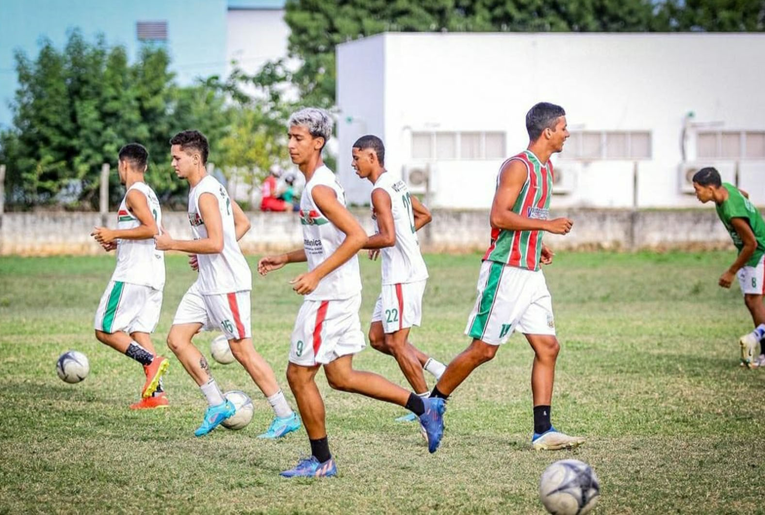 Prefeito que investe milhões em eventos oferece migalhas para o futebol de Mossoró