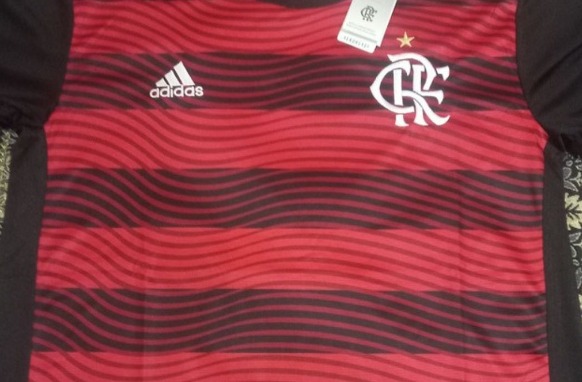 Caminhão com milhares de camisas do Flamengo é roubado; Prejuízo é de R$ 1,6 milhão