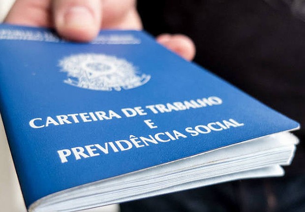 Brasil cria 324 mil vagas de emprego com carteira assinada em novembro