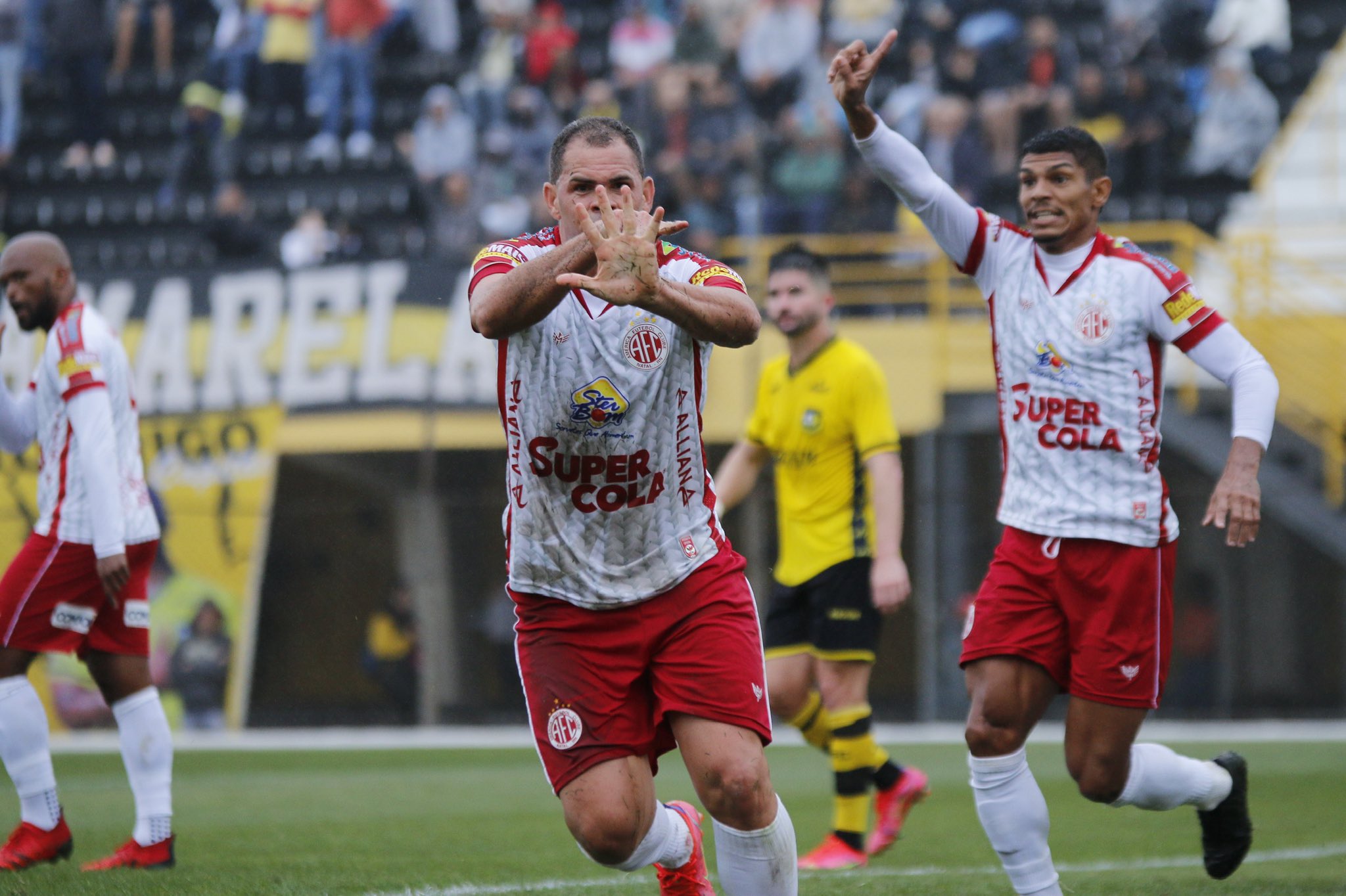 América sustenta presão do Bernô, vence e está na final da Série D