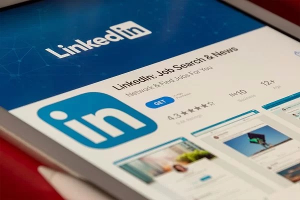 LinkedIn vai demitir 700 e encerrar app de oferta de empregos