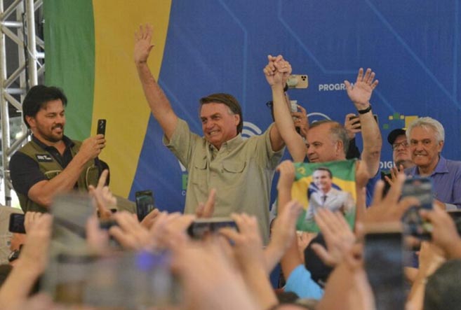 [VÍDEOS] Assista: Bolsonaro participa de culto em Natal e encontra líderes evangélicos