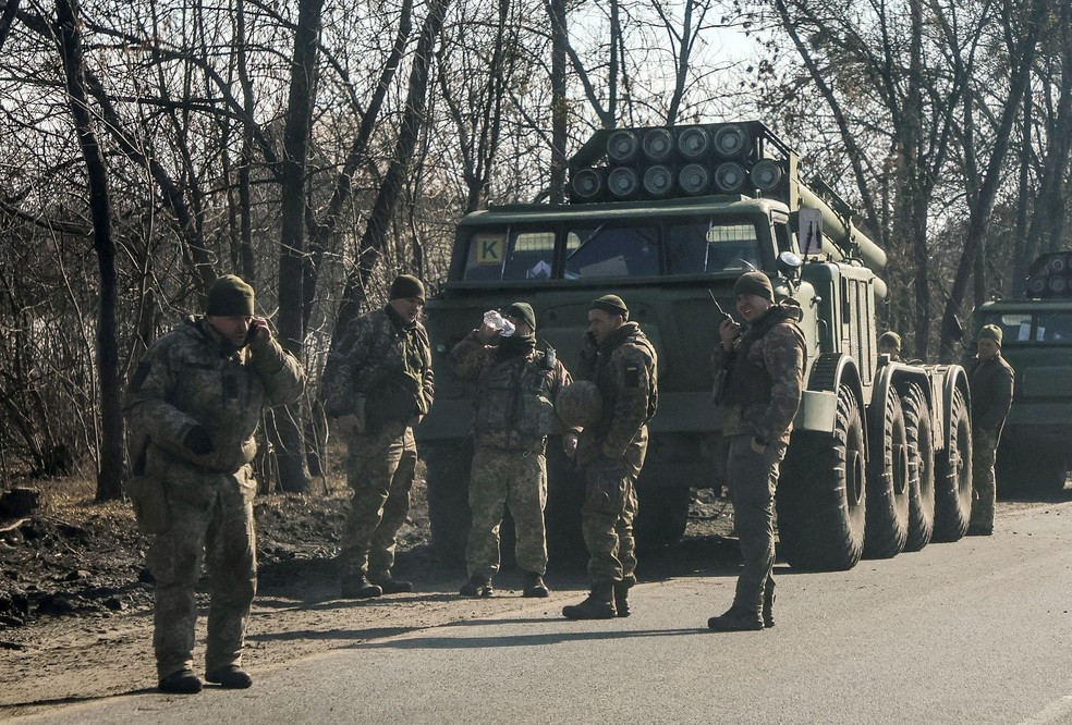Resposta da Ucrânia: Militares afirmam que mataram 50 soldados russos e destruíram 4 tanques
