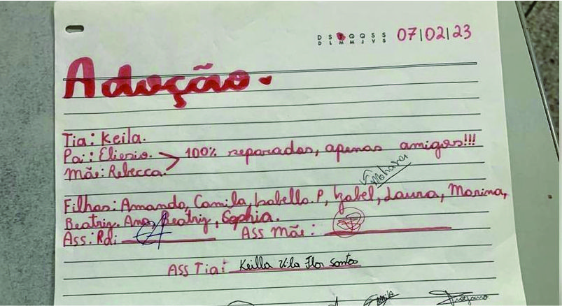 Professora é surpreendida com pedido de ‘‘adoção’’ por alunas do 7º ano