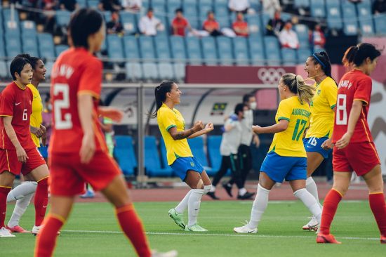 Em estreia na Olimpíada, futebol feminino do Brasil goleia China por 5 a 0