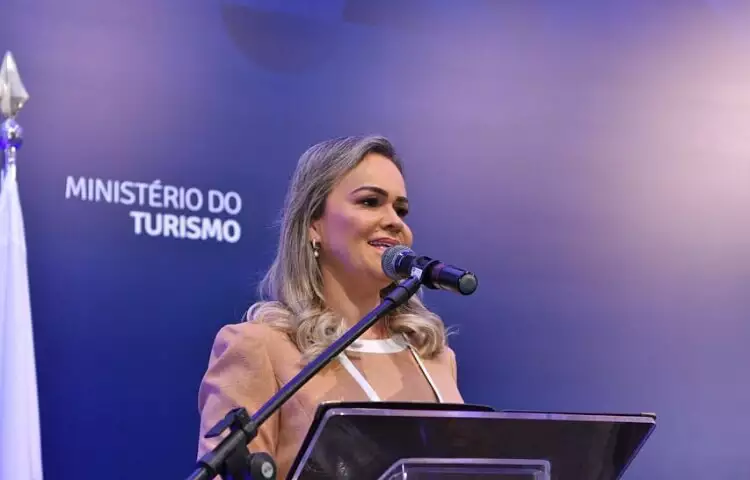 Ministério Público abre inquérito contra ministra do Turismo de Lula