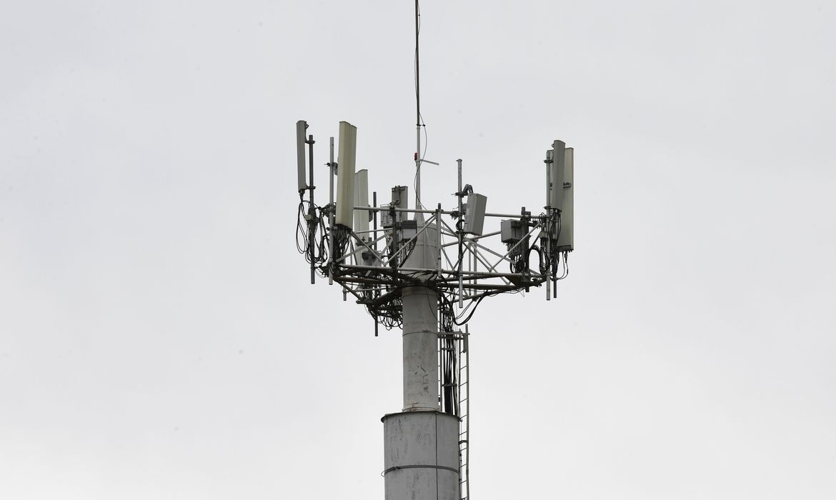 Anatel aprova mais 60 dias para início da implantação do 5G