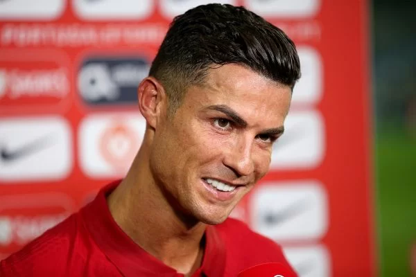 Cristiano Ronaldo busca chef para sua mansão; salário é de R$ 34 mil