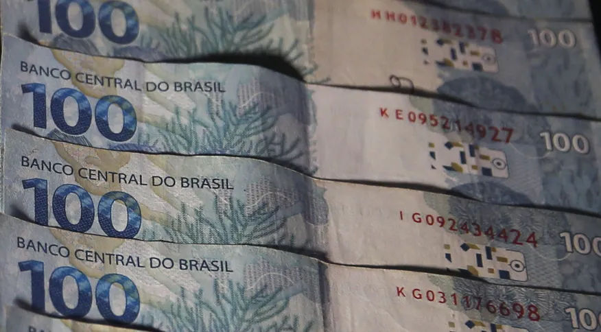 Auxílio de R$ 600, vale-gás e benefício a caminhoneiros começam a ser pagos hoje