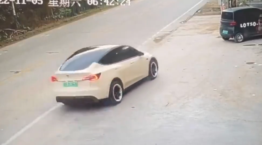 Acidente com Tesla deixa dois mortos na China; empresa diz que ajudará polícia