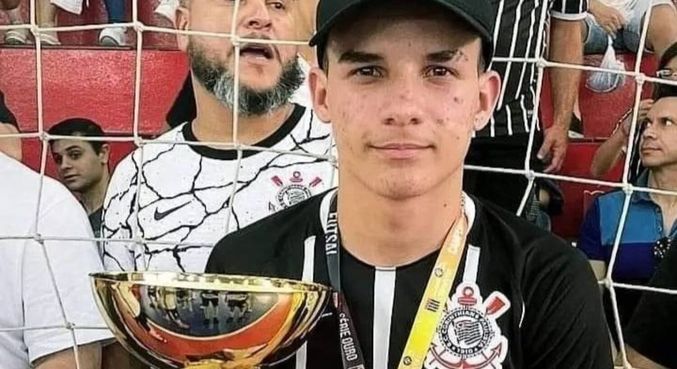 Jogador do Corinthians morre em acidente de carro em São Paulo