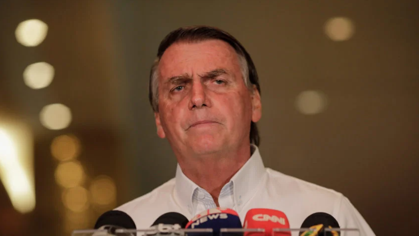 Bolsonaro diz que espera ter “no mínimo 55%” dos votos
