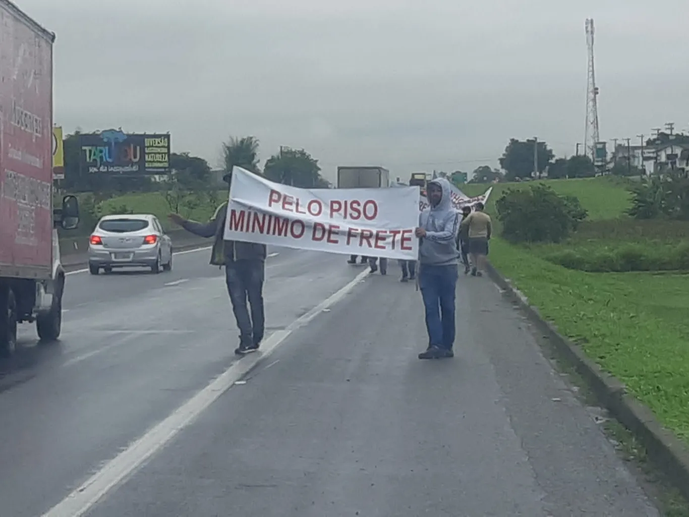 Rodovias Federais permanecem sem bloqueio de caminhoneiros