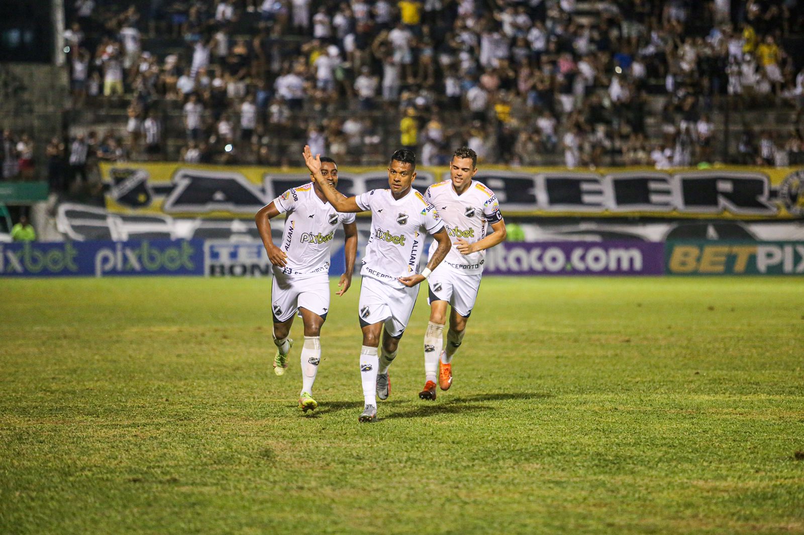 [VÍDEO] Emocionante: Gol de Wallyson marca retorno do craque com "potência"