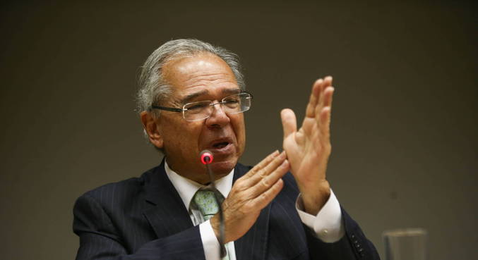 FMI 'está errando tecnicamente' com o Brasil, afirma ministro Paulo Guedes