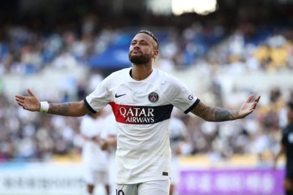 Neymar acerta volta para Barcelona e espera liberação do PSG