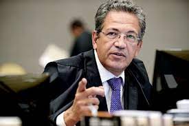Julgamento da chapa Bolsonaro-Mourão é suspenso e retorna na quinta