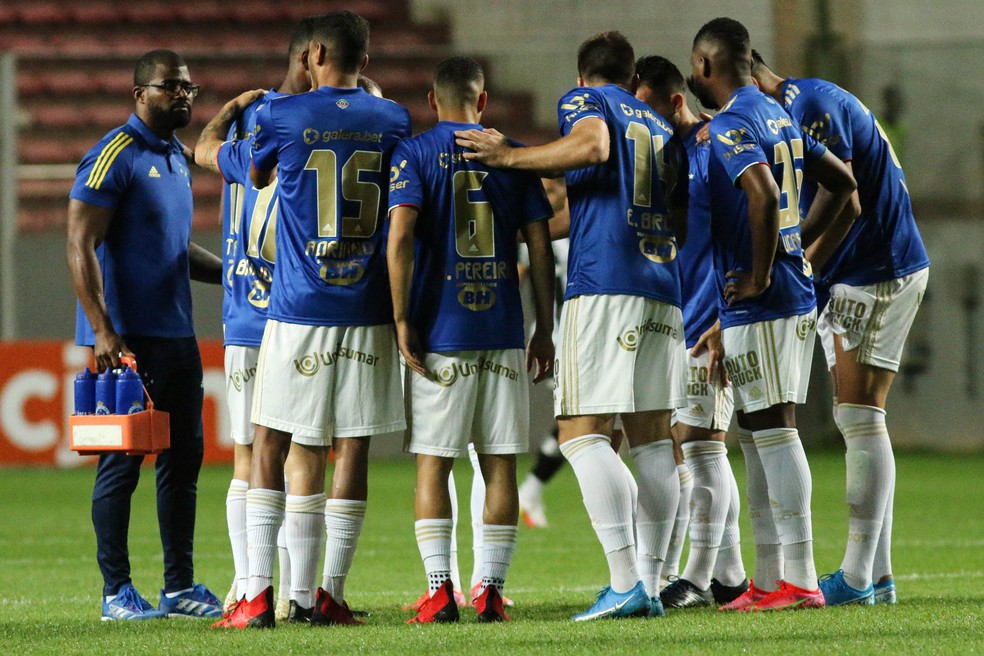 Jogadores do Cruzeiro fazem greve por causa de salários atrasados