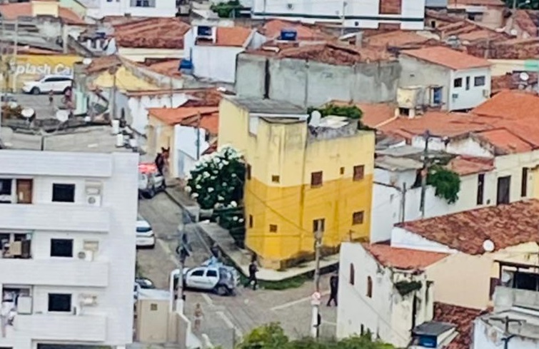 [VÍDEO] Bandidos morrem e família fica desesperada ao ver corpos em Natal