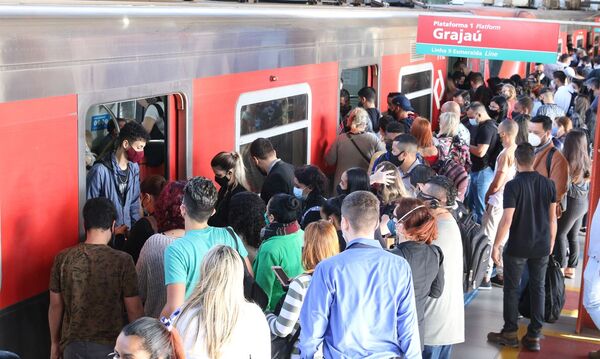 Covid-19: Máscaras voltam a ser obrigatórias no transporte público de São Paulo