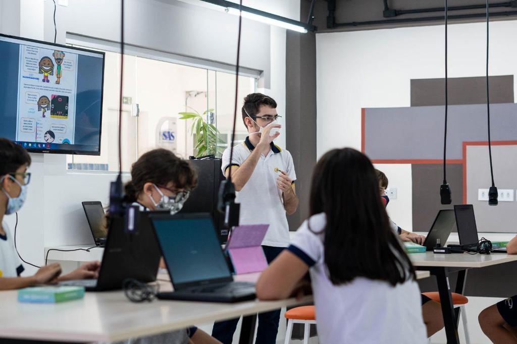 Tecnologia e habilidades socioemocionais pesam na decisão sobre a escola dos filhos