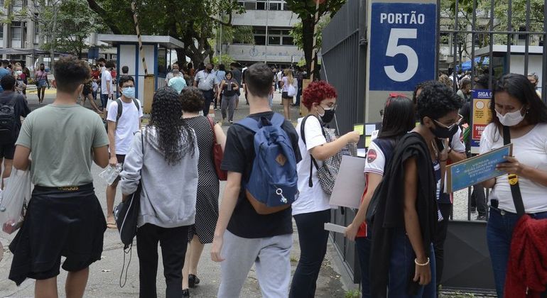 Enem 2022: mais de 3,3 milhões participam da primeira prova neste domingo (13)