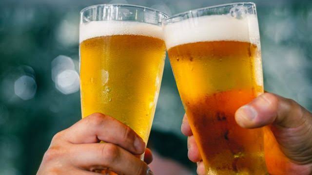 Cerveja deve ficar mais cara nos bares e restaurantes