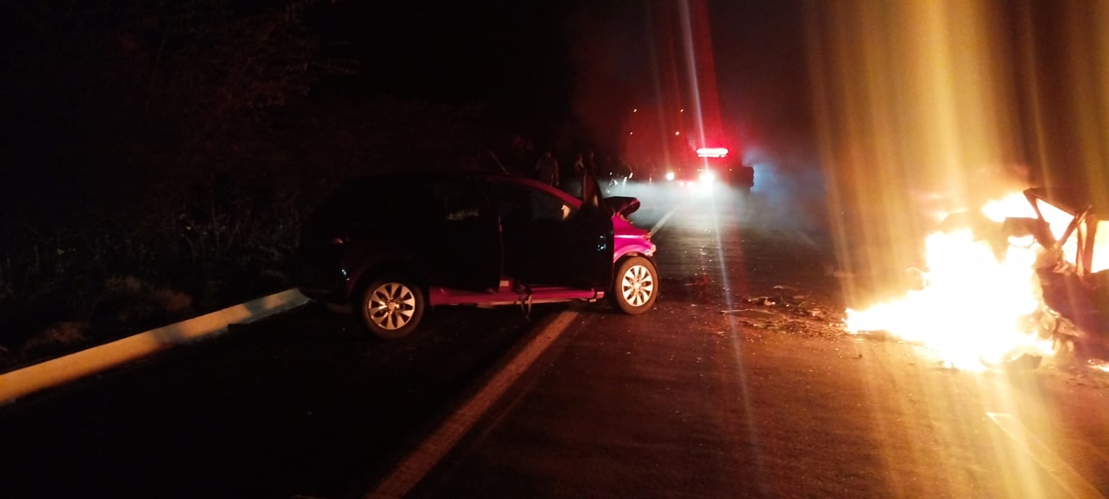 Carro pega fogo após grave batida frontal na BR-304, no RN