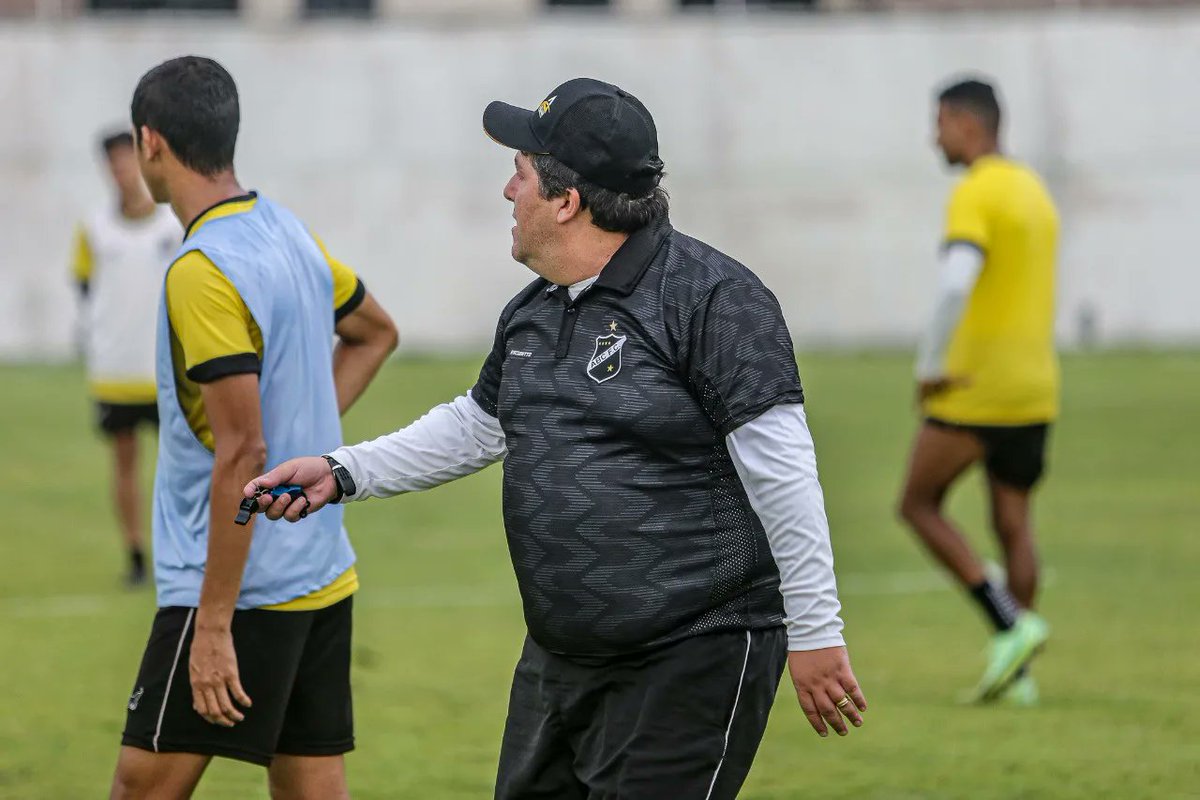 Técnico do ABC tem dúvidas em três posições para jogo contra o Fortaleza