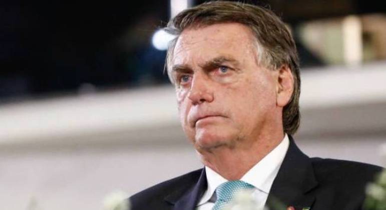 Depois de Lula, Bolsonaro chega a Natal para cumprir agenda e distribuir chips de internet