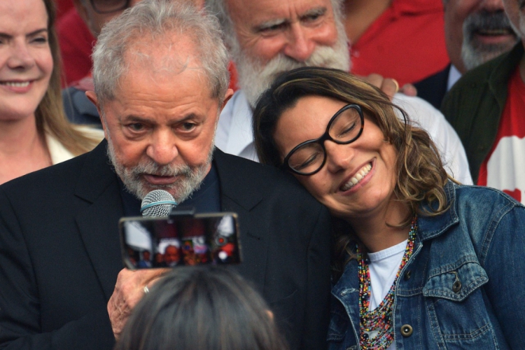 Noiva de Lula é procurada pela Receita e pela Justiça para pagar dívida de mais de R$ 200 mil