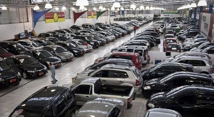 Especialistas apontam que carro usado vai seguir em queda com 0-km mais baratos