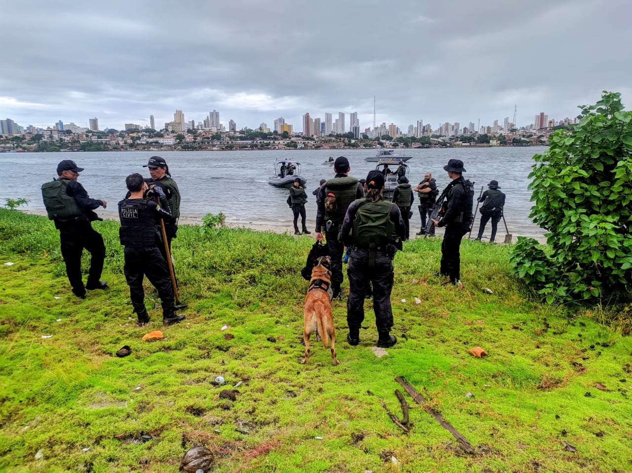 Operação conjunta da Polícia Civil com a Marinha busca combater tráfico de drogas nas margens do Rio Potengi