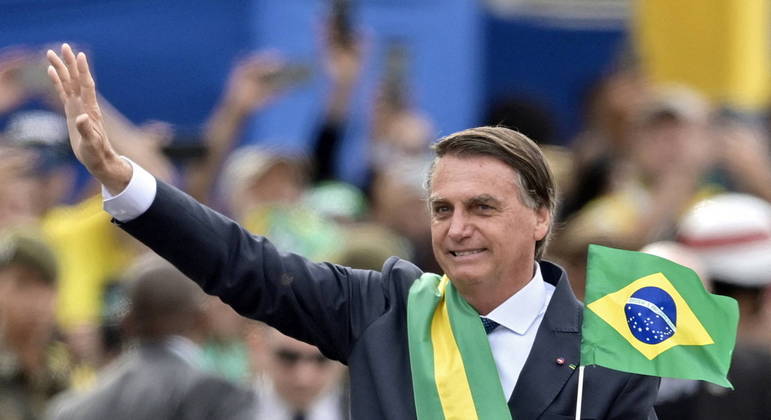 Partidos de esquerda acusam Jair Bolsonaro por abuso de poder no 7 setembro