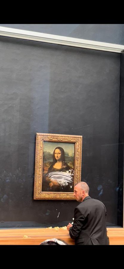 [VIDEO] Quadro da Monalisa é atacado por visitante no Museu do Louvre