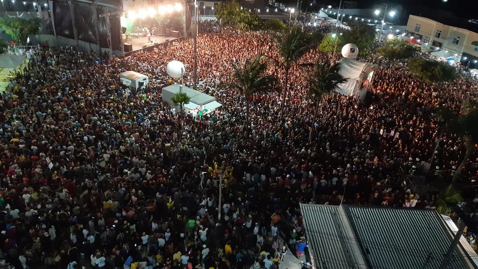 [VÍDEO] Álvaro Dias confirma cancelamento do Carnaval 2022; Festas privadas ainda serão analisadas