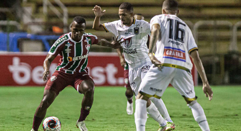 Volta Redonda e Fluminense disputam a ida das semifinais do Carioca