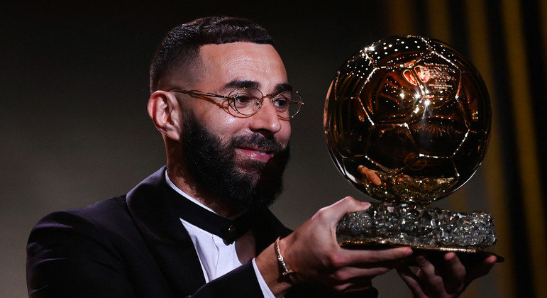 Francês Benzema confirma favoritismo e vence a Bola de Ouro 2022